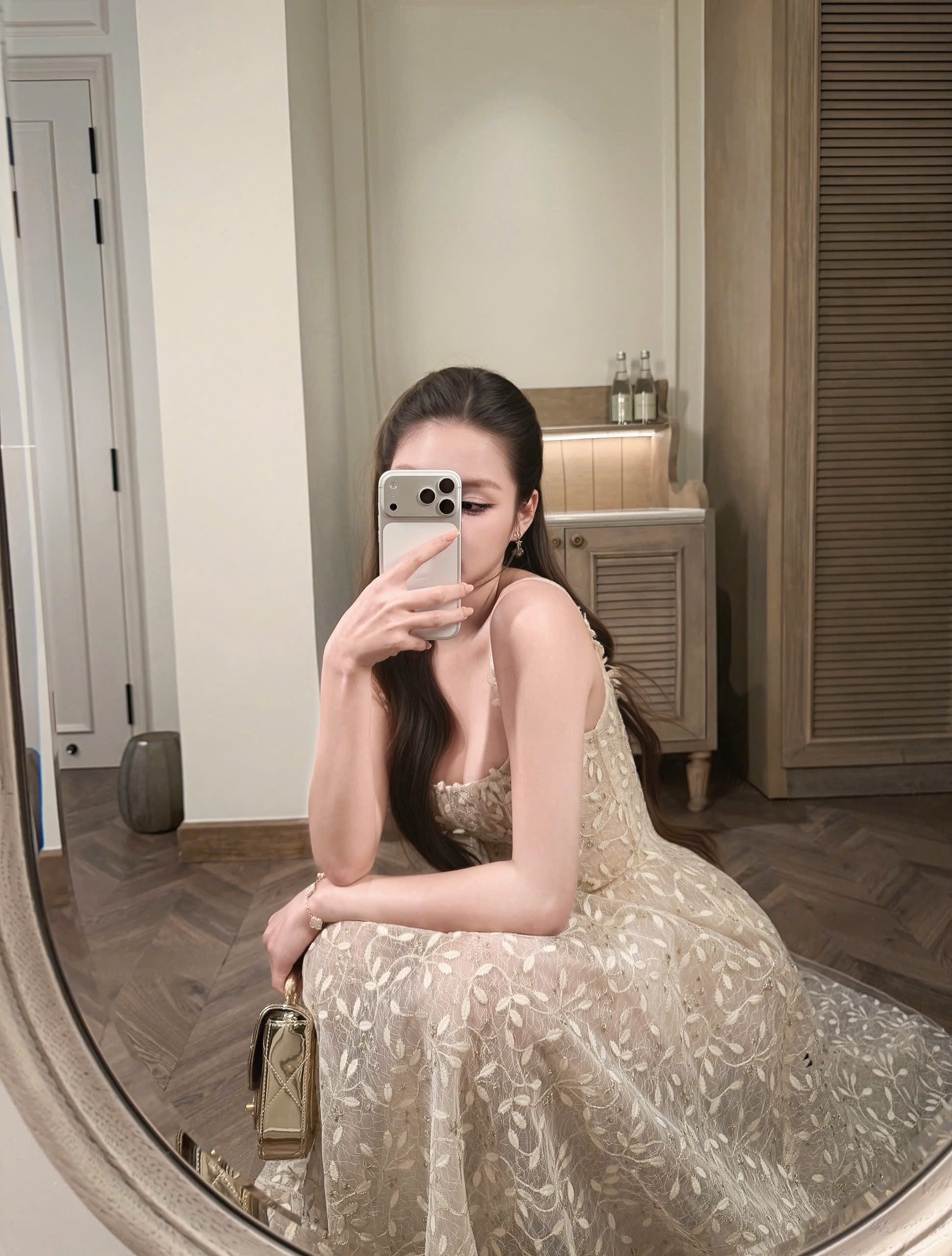 z7567954774177_e4c447fe3749f94b94dc59872f11a9af